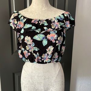 Crop top off the shoulder